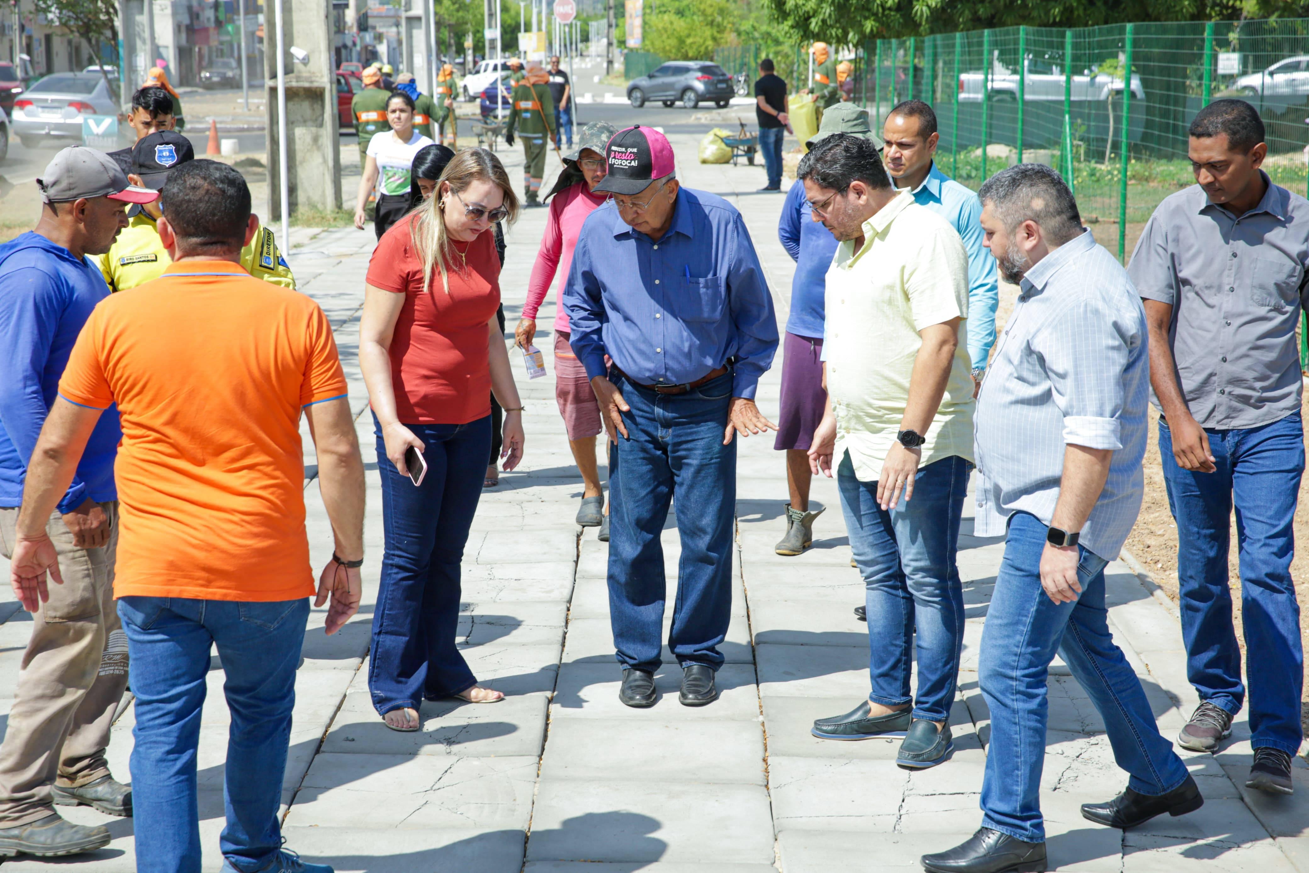 Dr. Pessoa visita obra do Calçadão da avenida Noé Mendes que será inaugurada em dezembro
